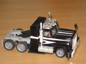 Datei:Kenworth-Truck-Schwarz-V2.jpg